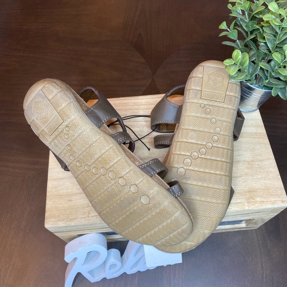 zara vinyl pearl sandals